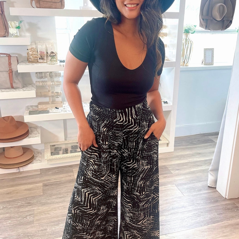 
                  
                    Printed Wide Leg Pants with Pockets
                  
                