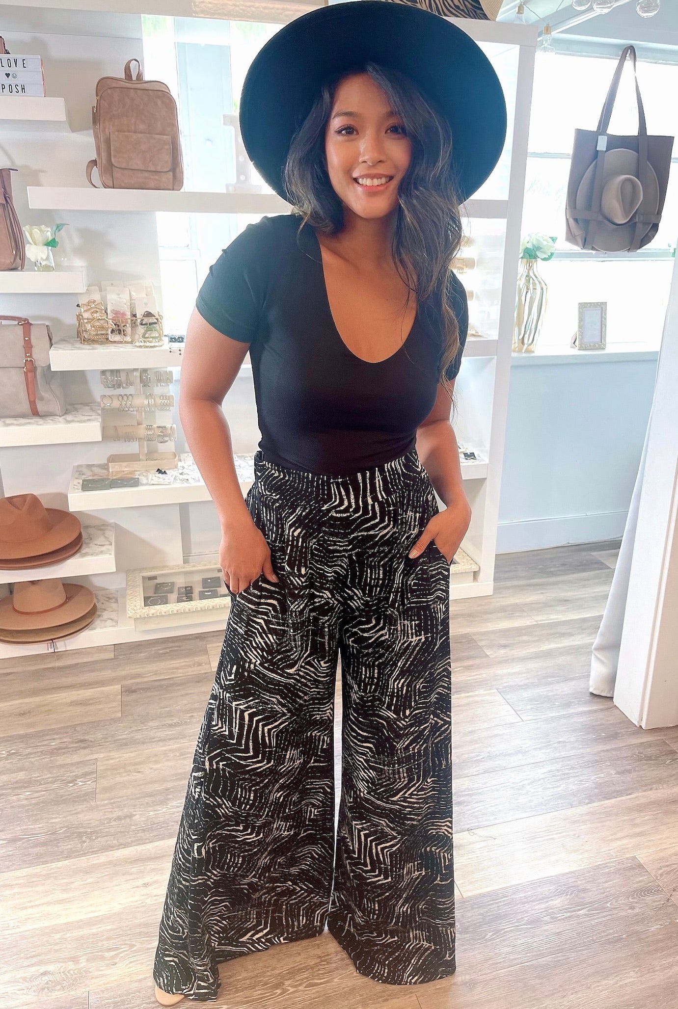 
                  
                    Printed Wide Leg Pants with Pockets
                  
                