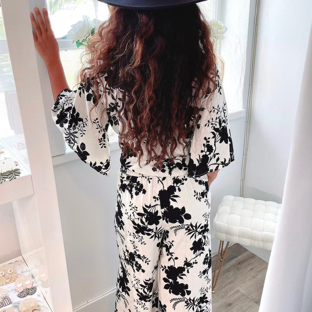 
                  
                    FINAL SALE- Printed Embroidered Kimono Sleeve Cardigan Top
                  
                